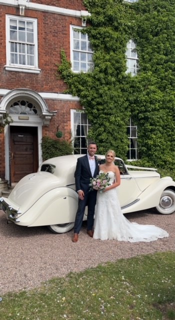 Wedding arrival outside Park House Hotel