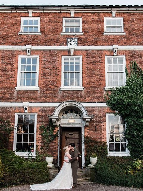Wedding arrival outside Park House Hotel